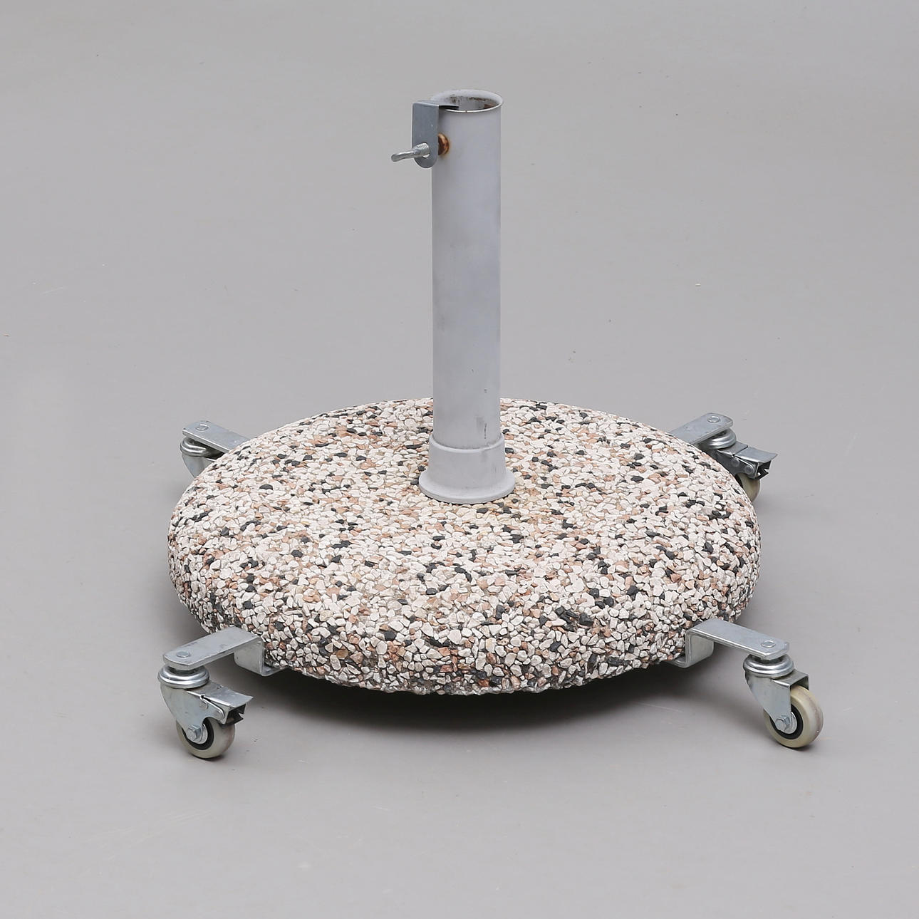 PARASOLFOT på hjul, betong.