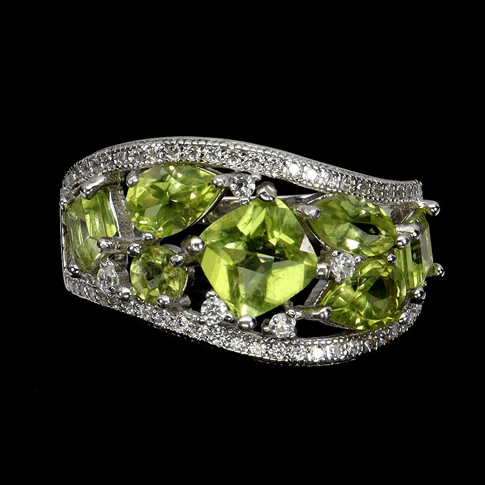 PERIDOT SILVER RING.