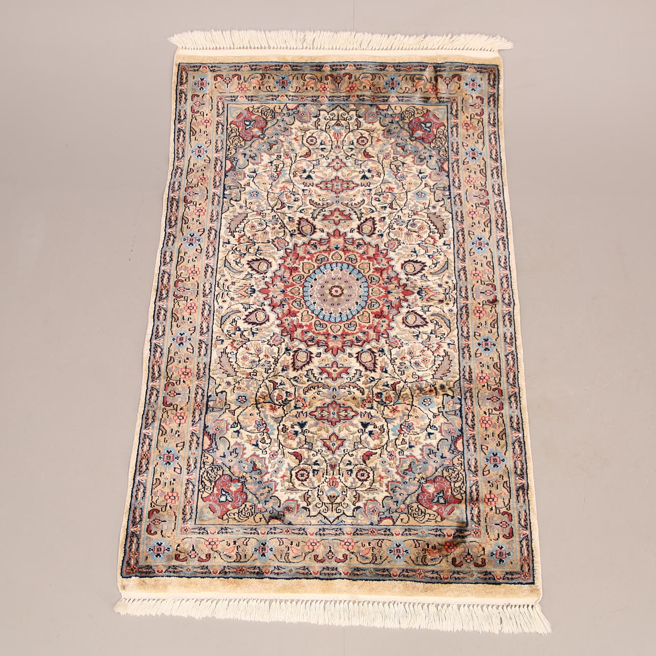 MATTA, handknuten, silke, 95x150 cm, sent 1900-tal.