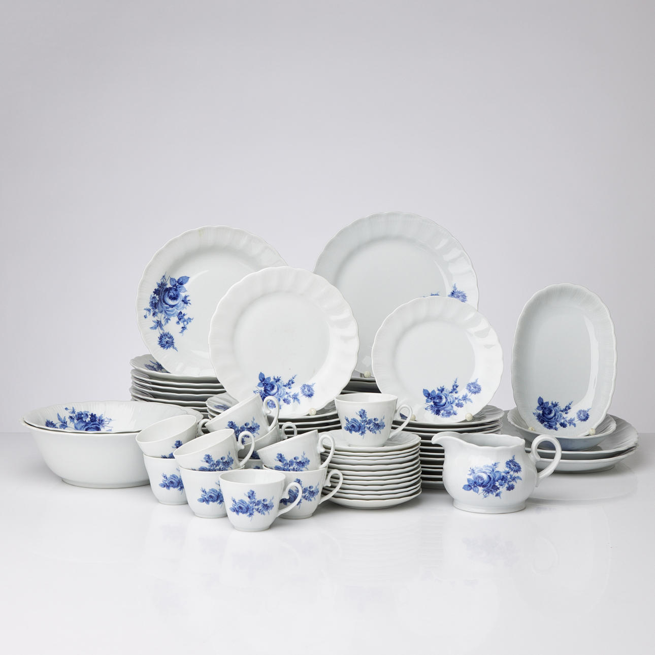 Ein Set von 66+1 Teilen, „Classic Romance“, Svaneholm.