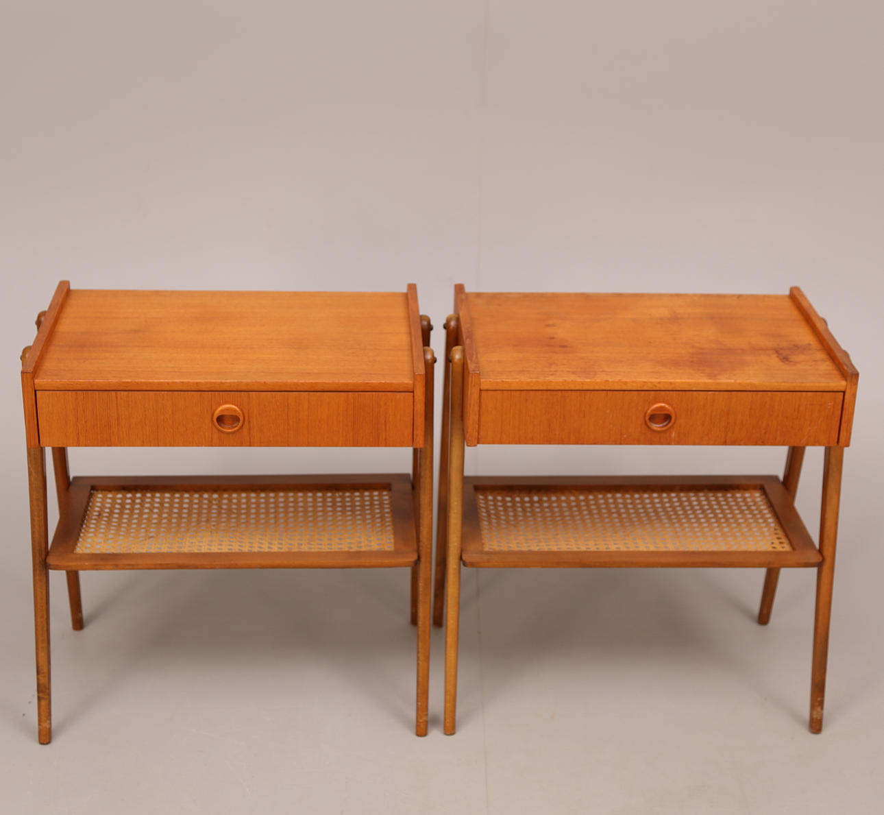 SÄNGBORD med låda, ett par, teak, mitten 1900-talet.