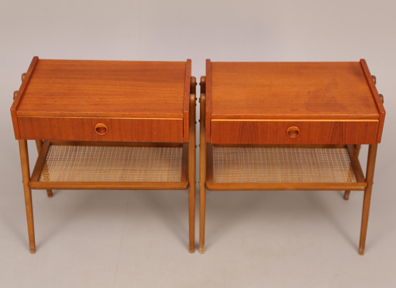 SÄNGBORD med låda, ett par, teak, mitten 1900-talet.