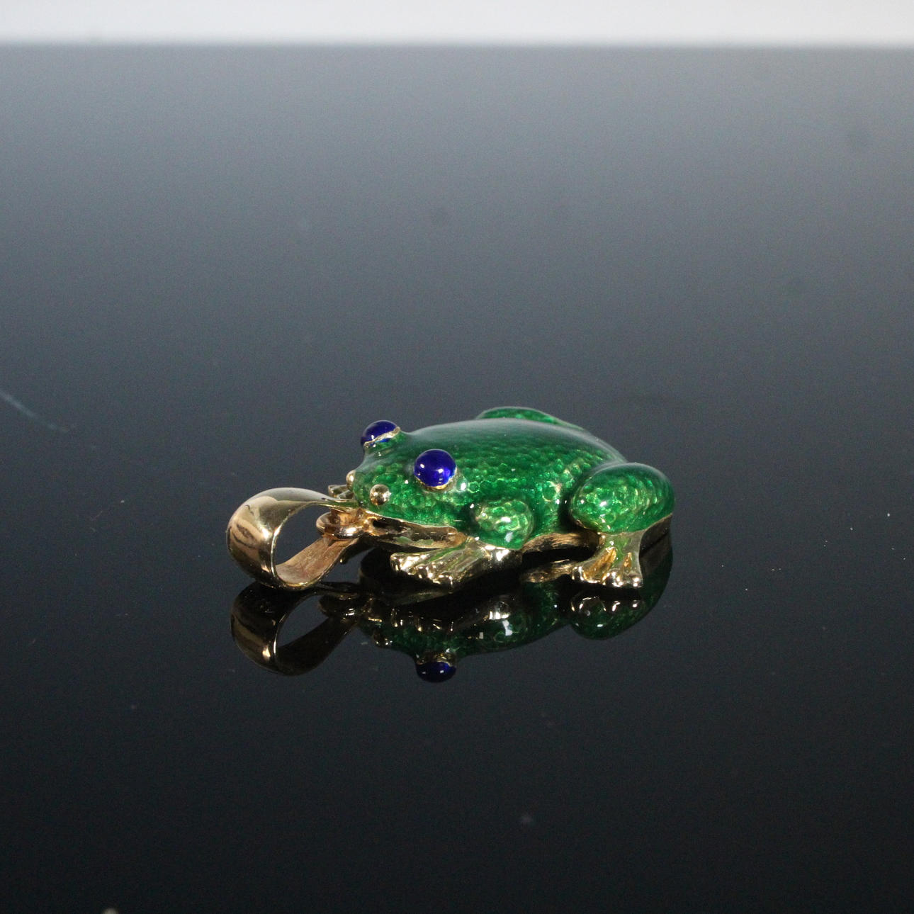 colgante, «rana», oro amarillo/esmalte.