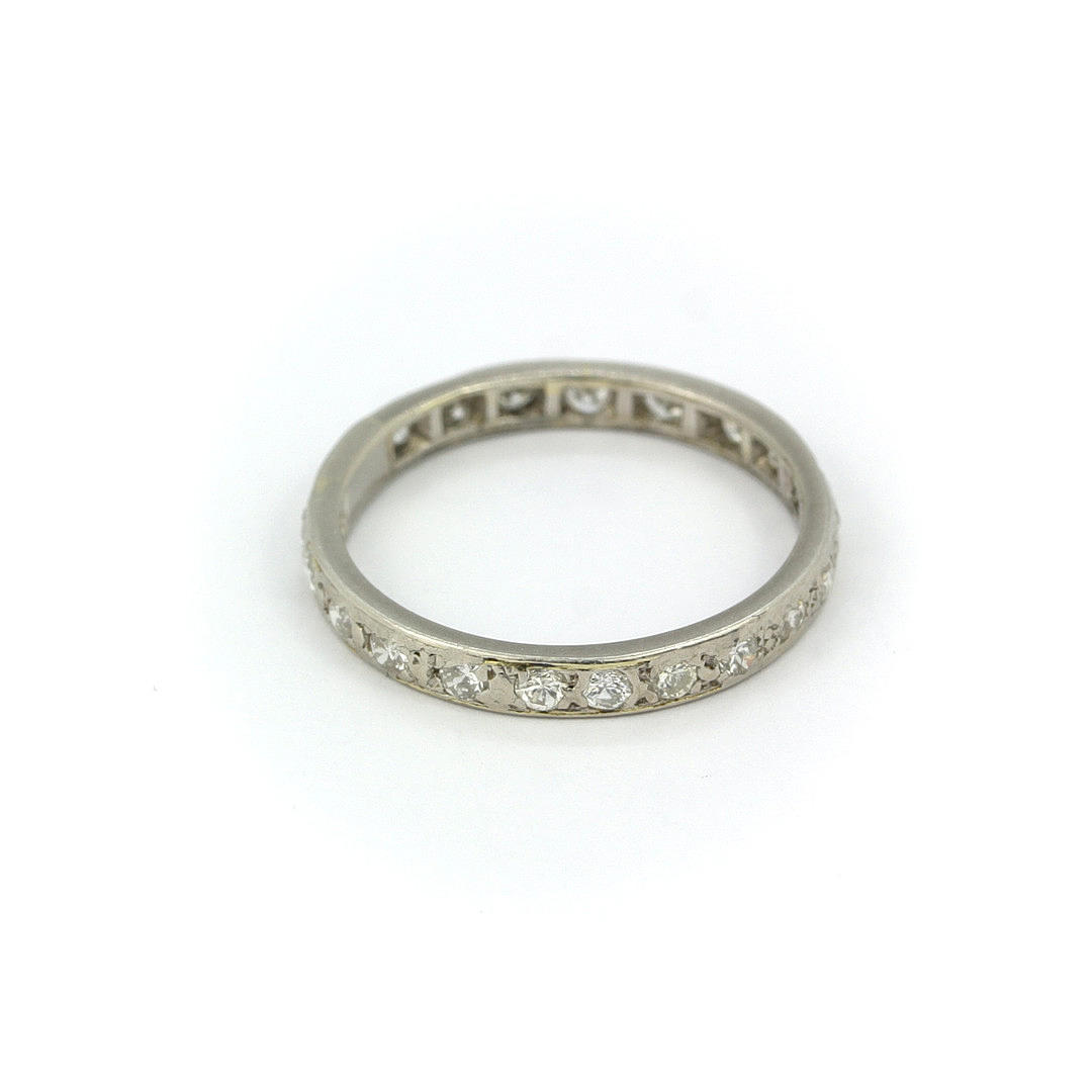 18CT WHITE GOLD FULL ETERNITY DIAMOND RING.