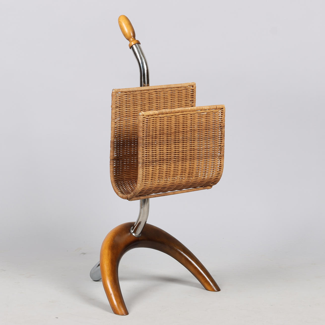 Magasinholder af træ og krom, 1900-tallet.