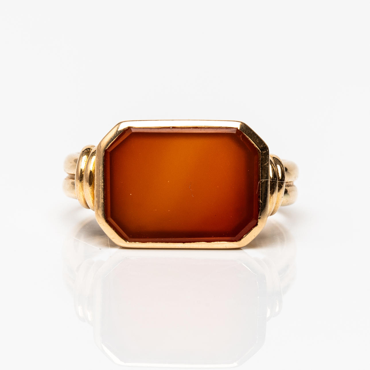 RING Guld, 18K med orange sten, Juvelfabriken Ab.