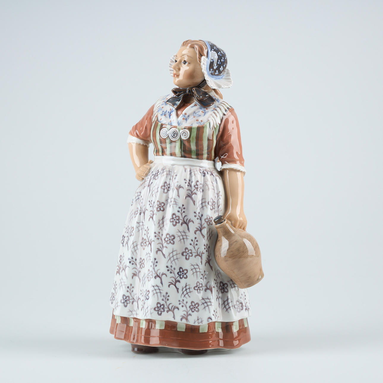 FIGURIINI, posliinia, nainen kansallispuvussa, Dahl Jensen.