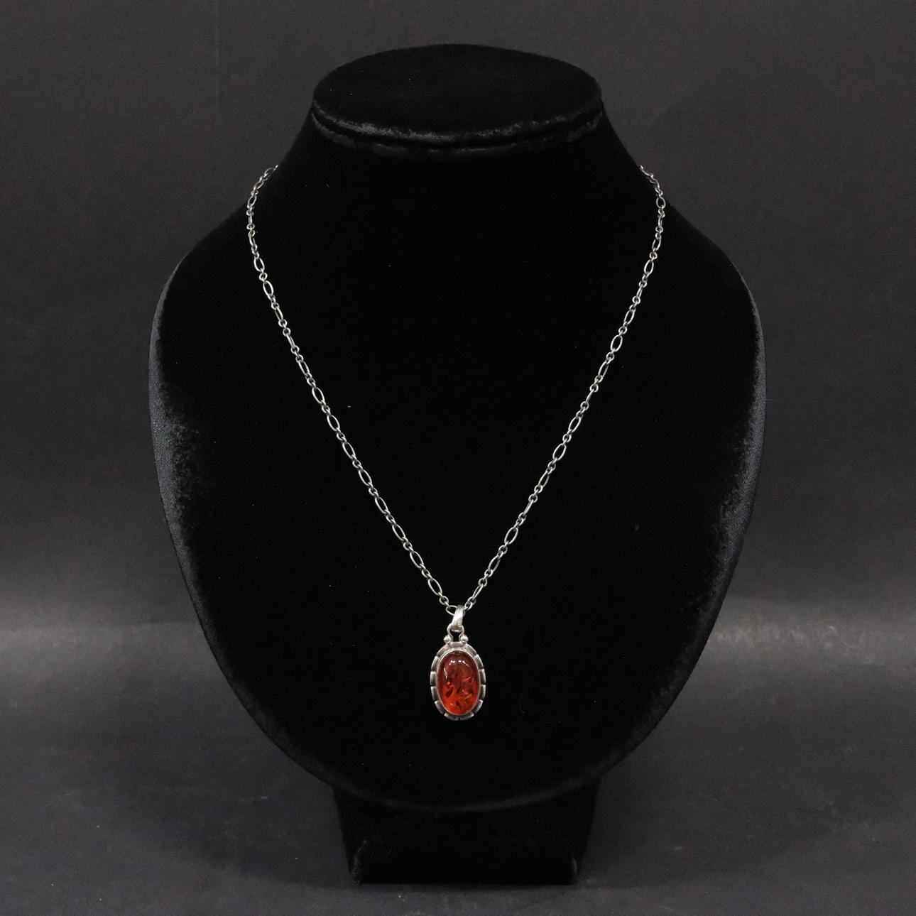 GEORG JENSEN. ÅRLIGE SMYKKER, 2001.