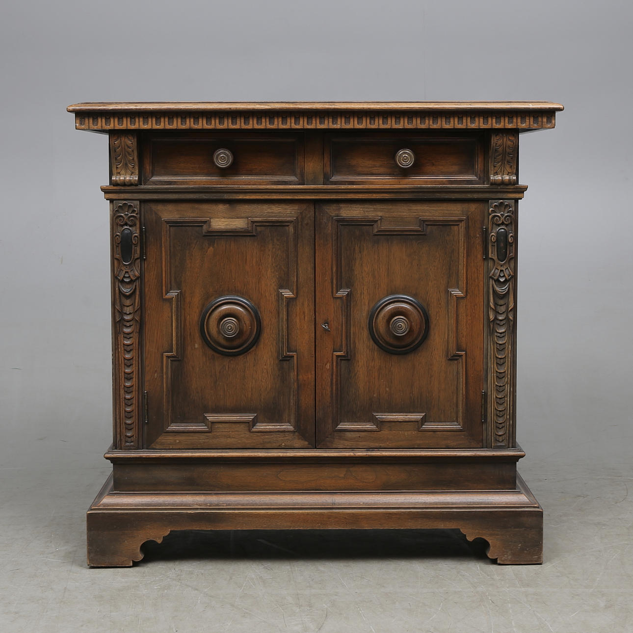 SKÅP, Kittinger, Buffalo, 1900-talets andra hälft.