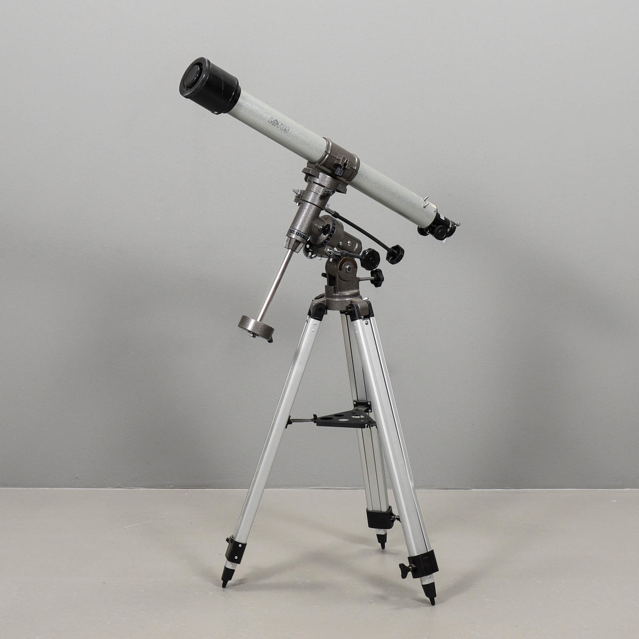 STAR BINOCULARS Lotus EQ-60 with tripod.