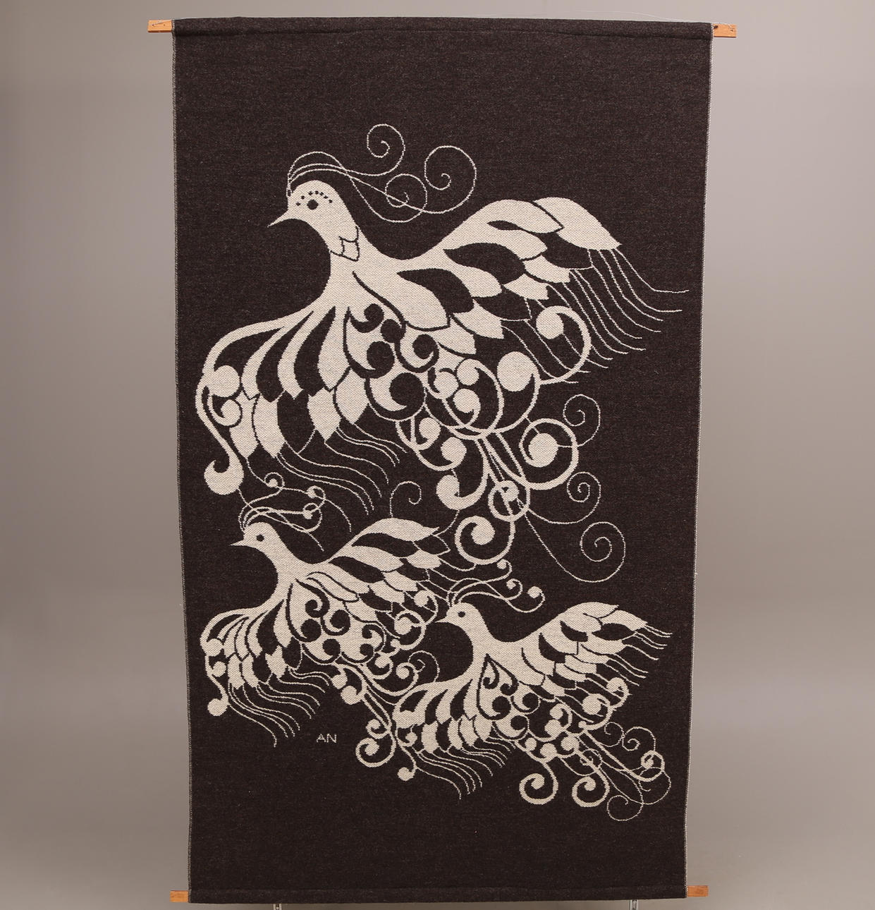 VÄGGBONAD, ull, signerad A.N., 210 x 123 cm, 1900-tal, tre fåglar.