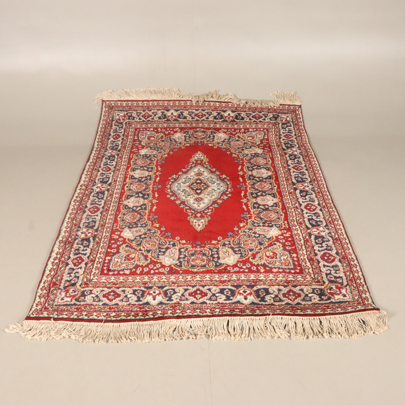 TEPPICH handgeknüpft.