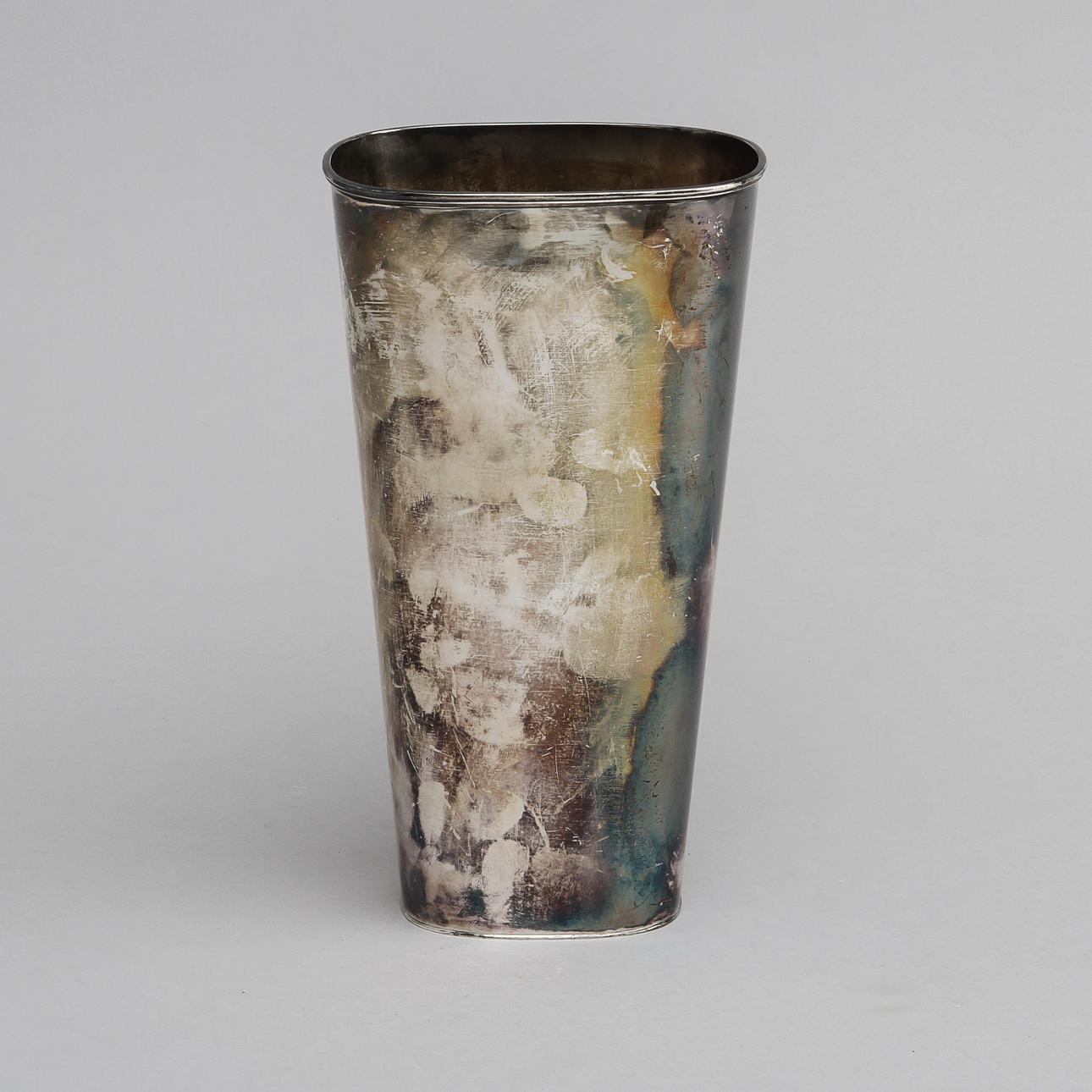 VAS, sterlingsilver. Gustaf Janson för CG Hallberg Stockholm 1956. Vikt ca 440 gram.