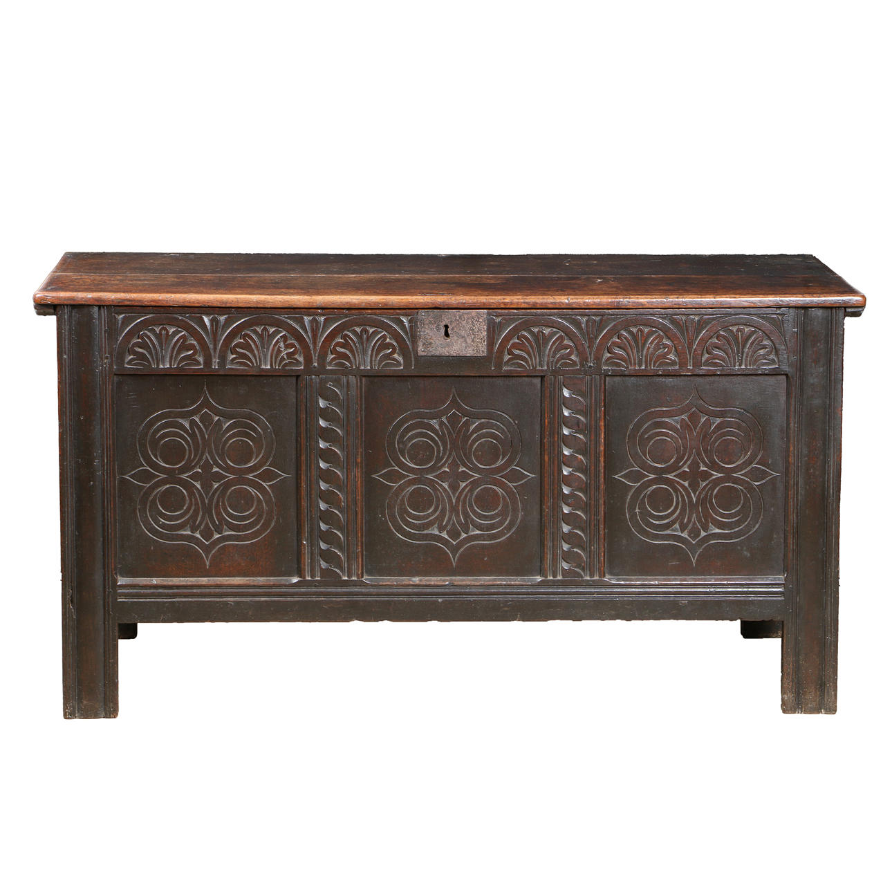 EINE EICHENTRUHE AUS DEM 17. JAHRHUNDERT.