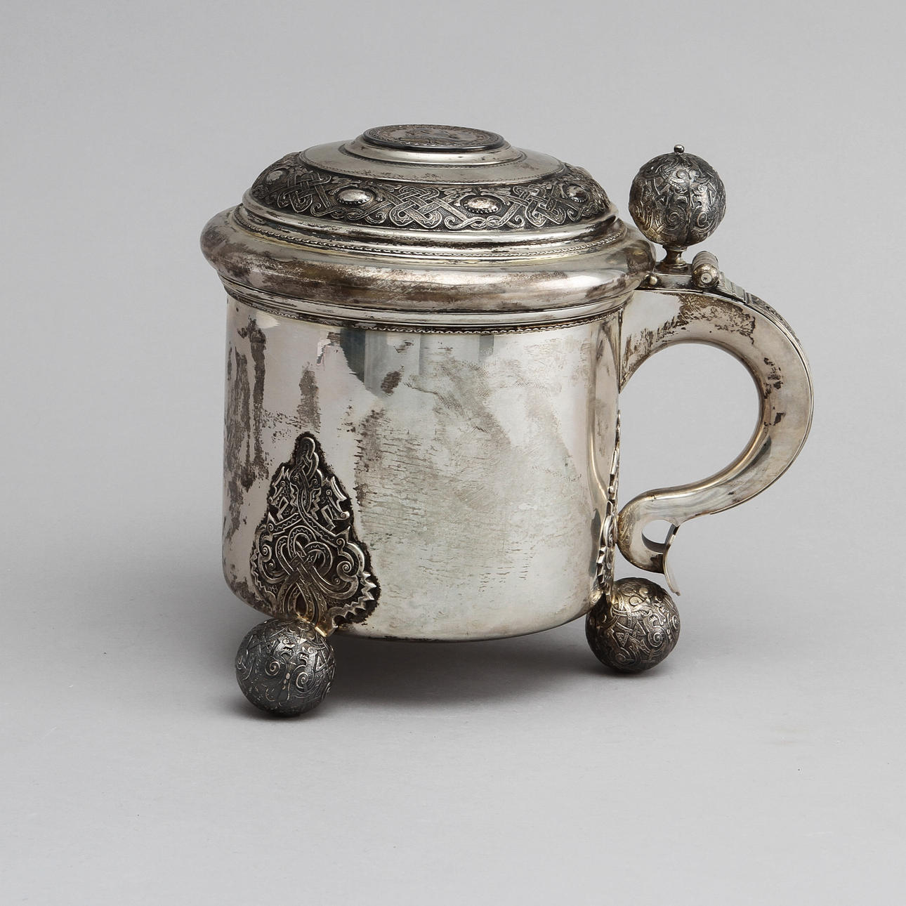 DRYCKESKANNA, silver med invändig förgyllning. AG Dufva Stockholm 1906. Vikt ca 1000 gram.