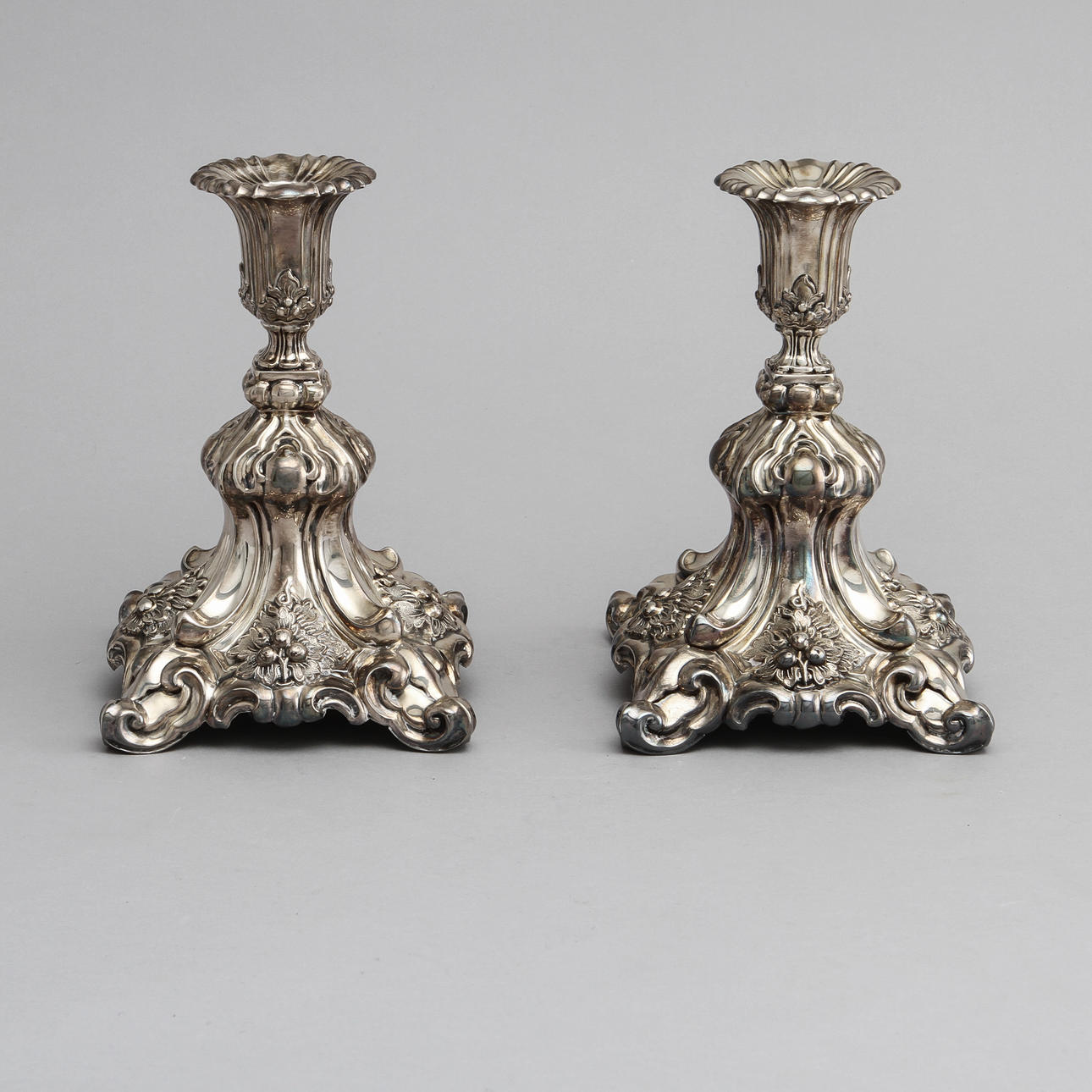 LJUSSTAKAR, ett par, silver, 1900-tal. Svenska importstämplar.