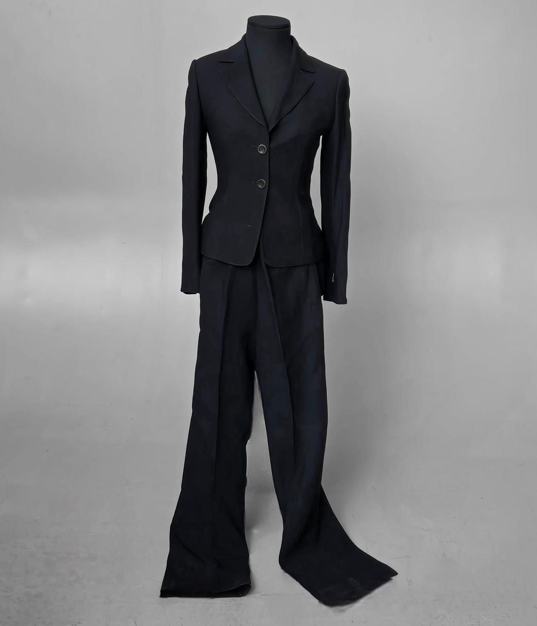 BURBERRYS SORT JAKKEDRAGT. ULD OG VISKOSE.