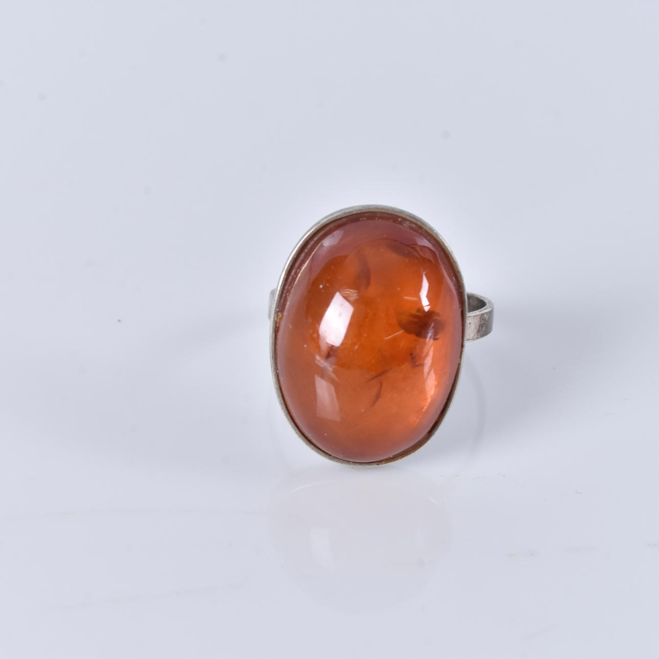 RING, med bärnsten, Nelsons Norsborg.