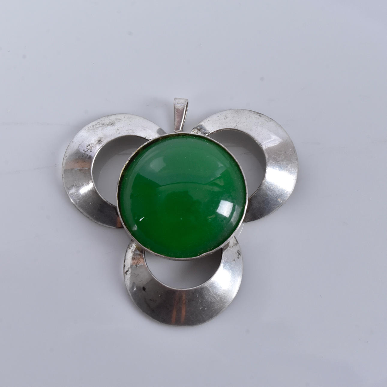 PENDANT, with green stone, silver.