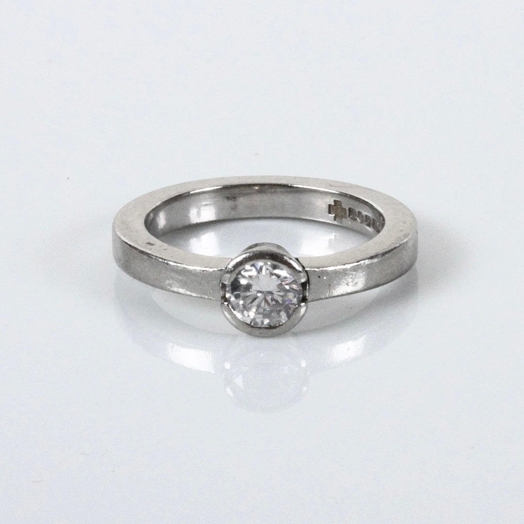 DIAMOND RING, 0,50ct, platinum.
