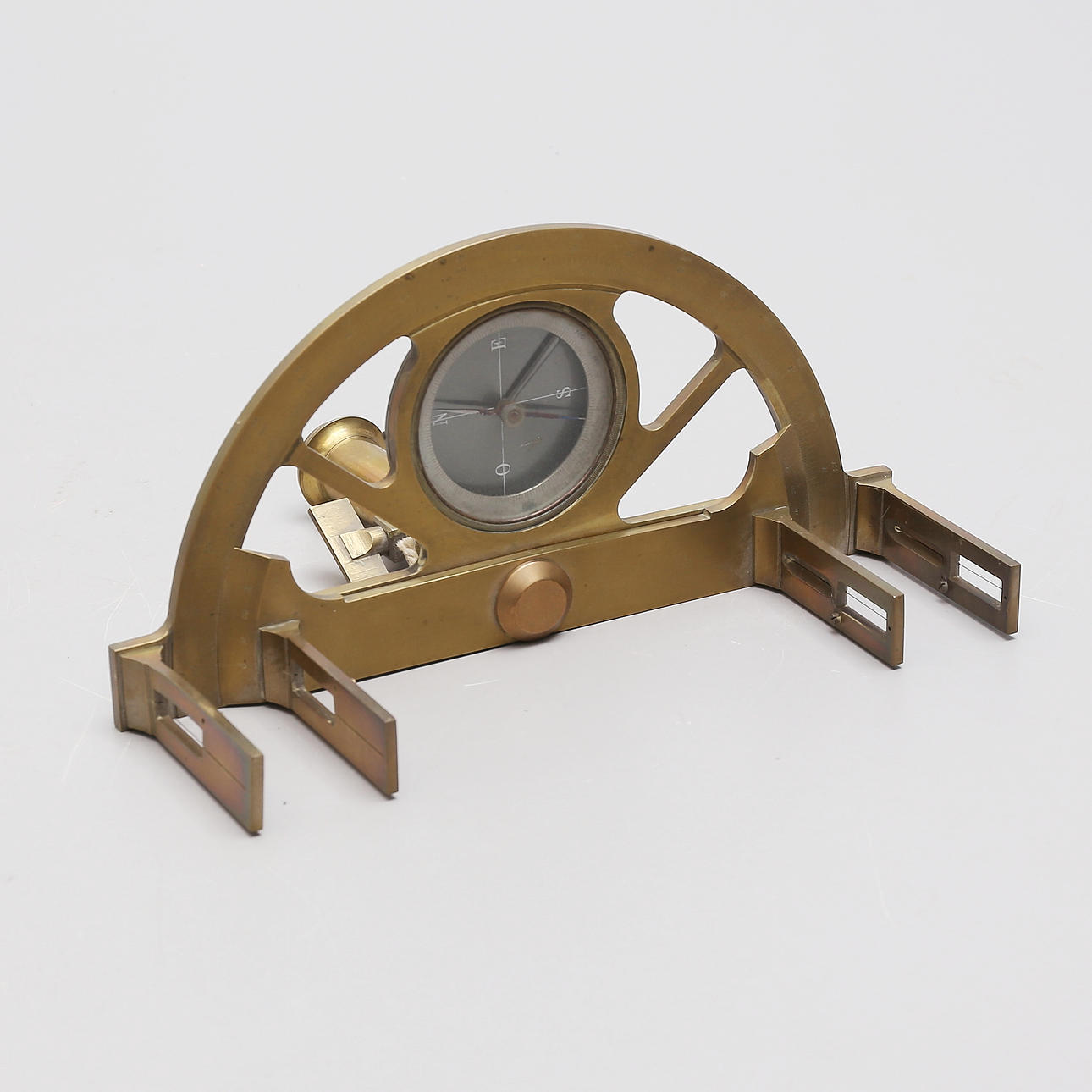 GRAFOMETER, mässing, med gradskiva samt kompass.