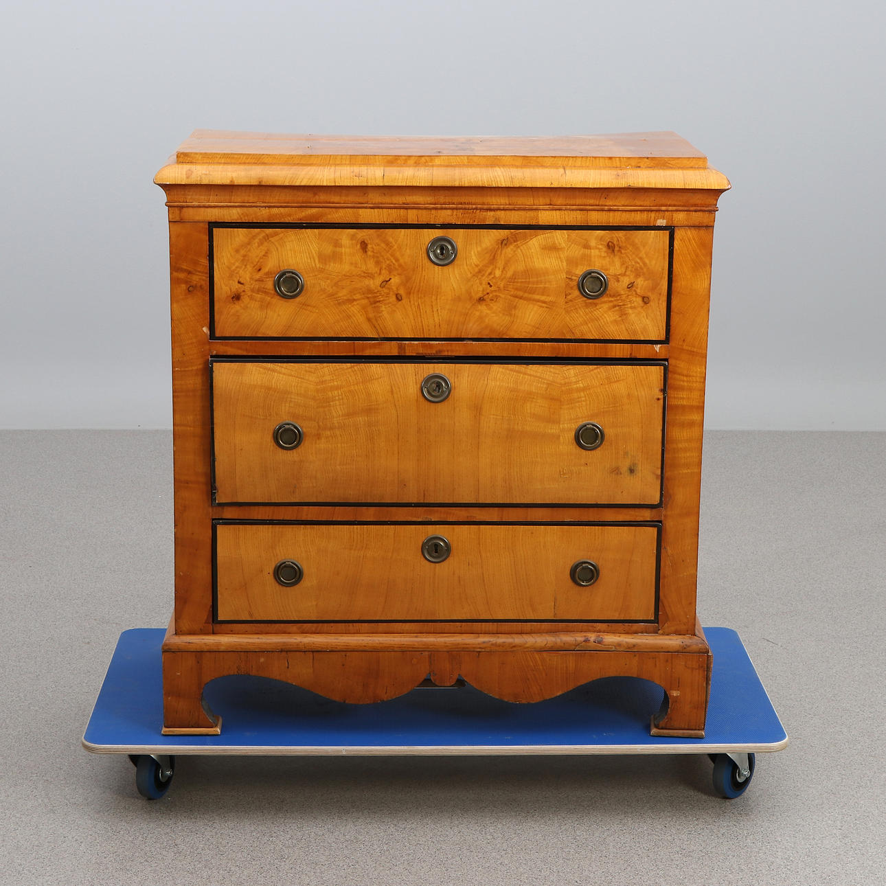 SKRIVEBUREAU. Birk. Karl Johan, 19. årh.