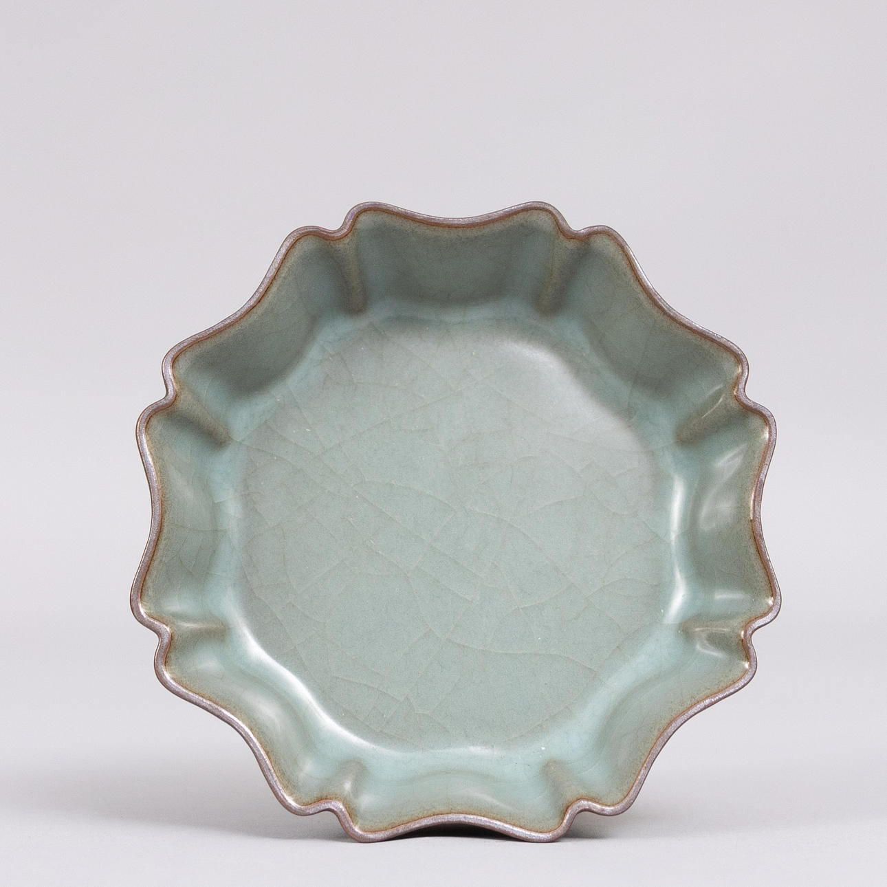 CUENCO, gres, esmalte de celadón, probablemente Qing, China.