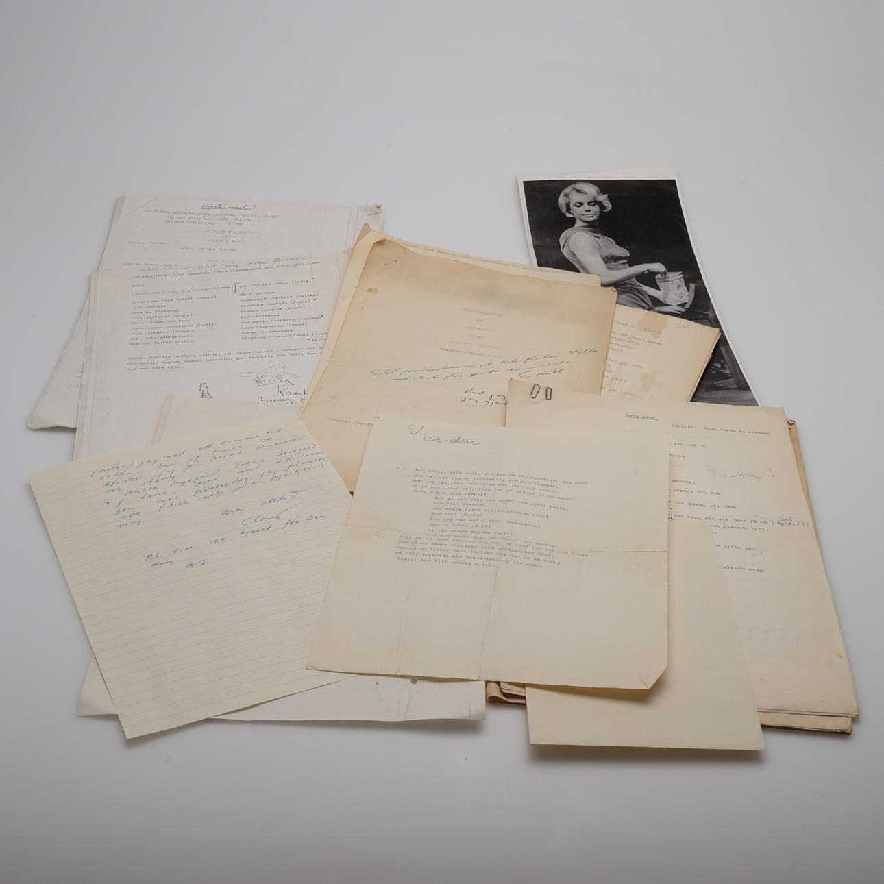 HERKUNFT: CILLA INGVAR, KATHEDRALSCHULE „SCENIAREVYN“ 1948 MIT „KOLAVISAN“.