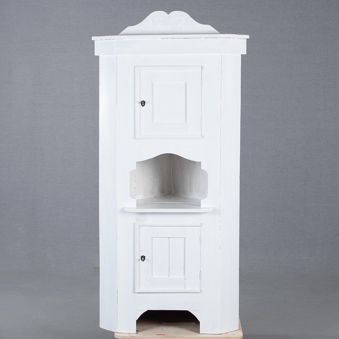 Kulmakaappi, 1800-luku.