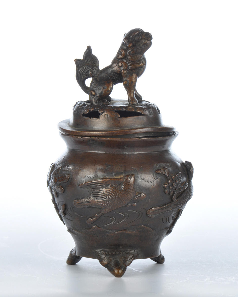 ASIATISCHES RÄUCHERGEFÄSS. Brons Koro omkring 1900.