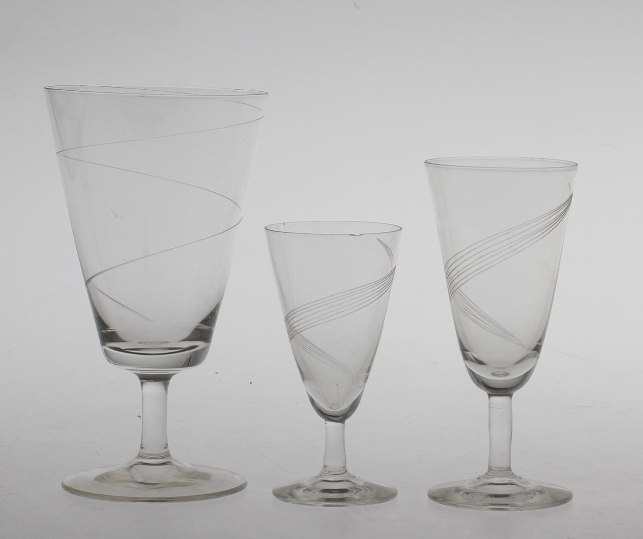 GLASSERVISDELAR, 25 delar, 1900-tal.