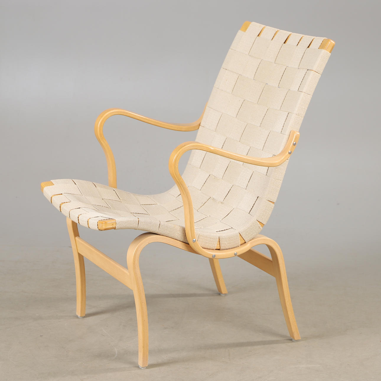 BRUNO MATHSON. Sillón, «Eva», libro con tela de sillín trenzada, Dux.