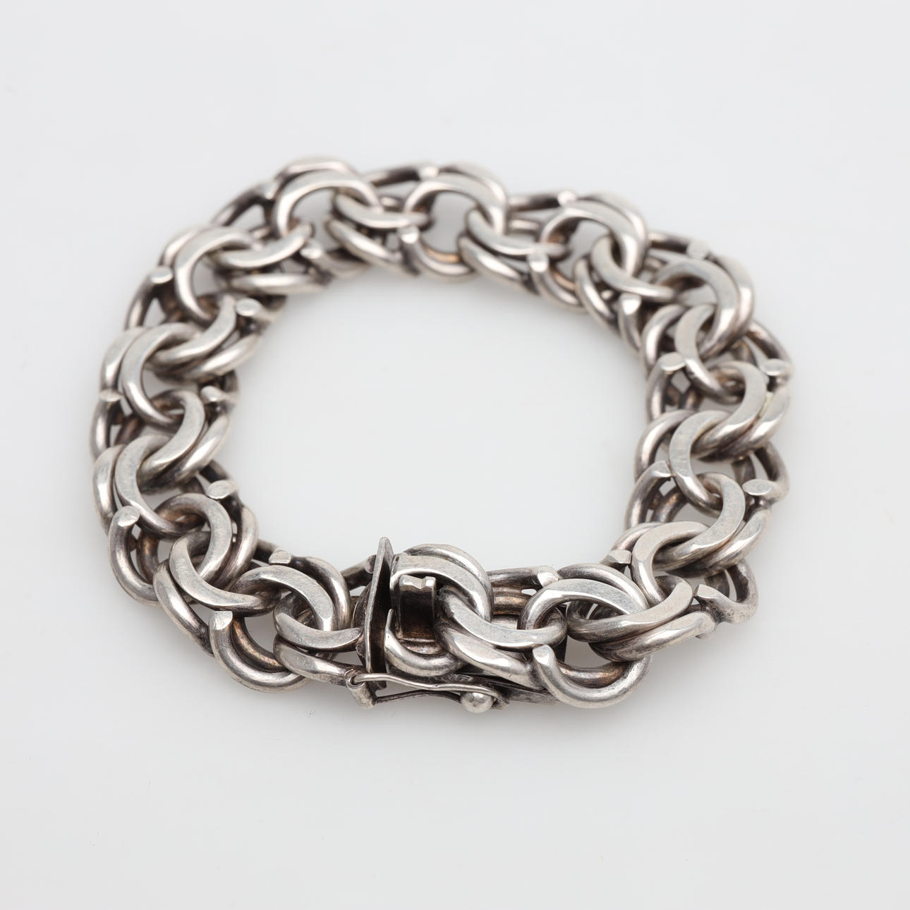 ARMREIF, Bismarck-Silber, Gewicht ca. 48,3 Gramm.