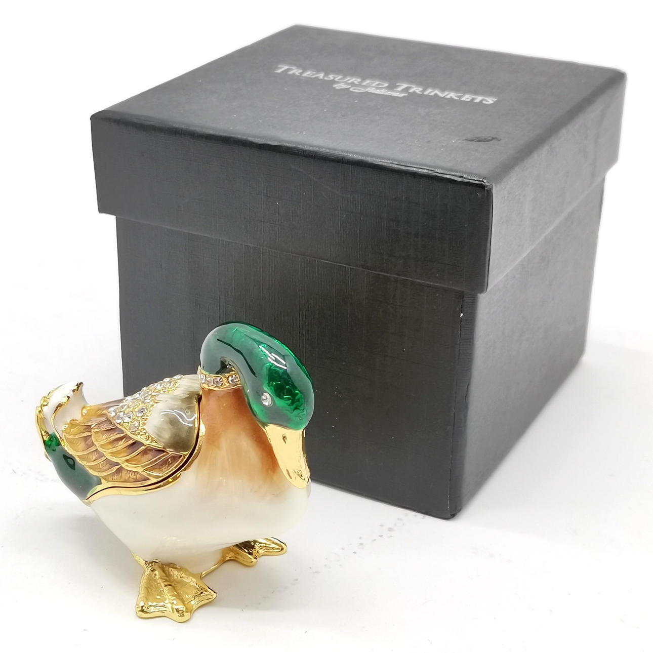 JULIANA GRÅAND AND DYREBAR PYNTEÆSKE.