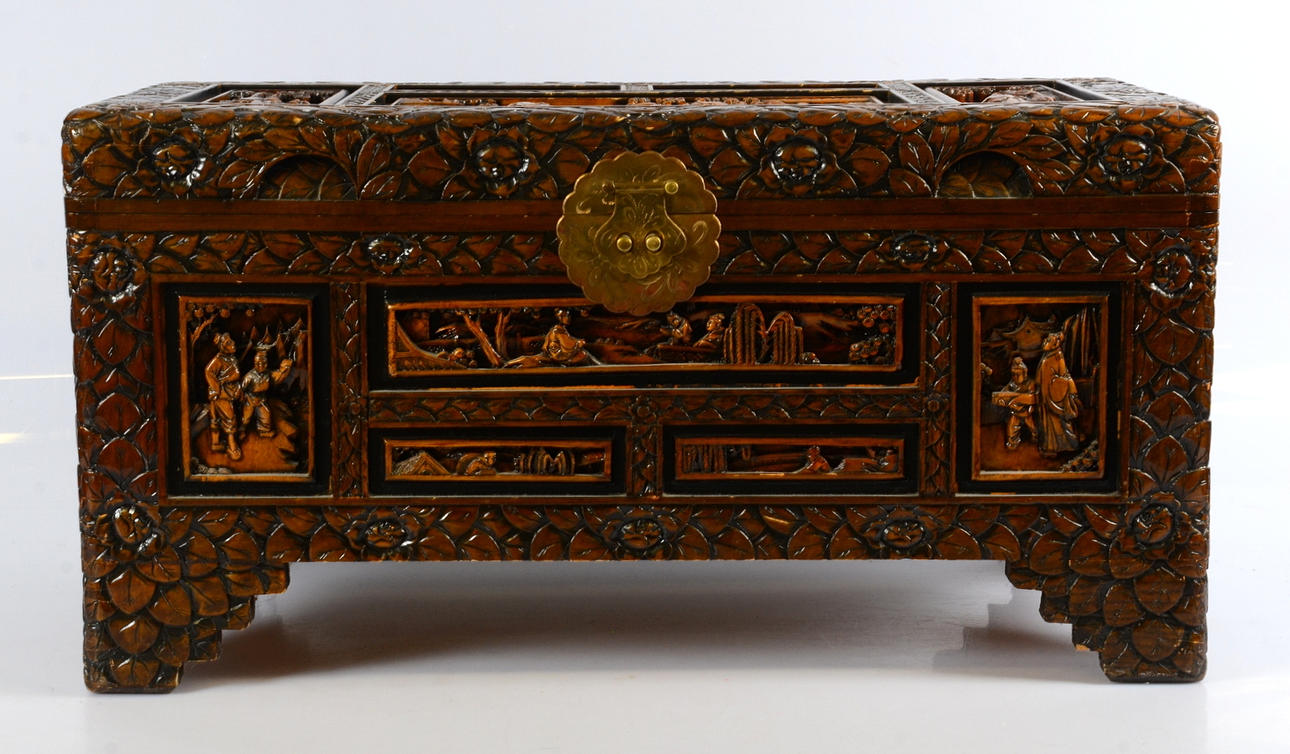 KAMFERKISTA, orientalisk, 1900-tal.