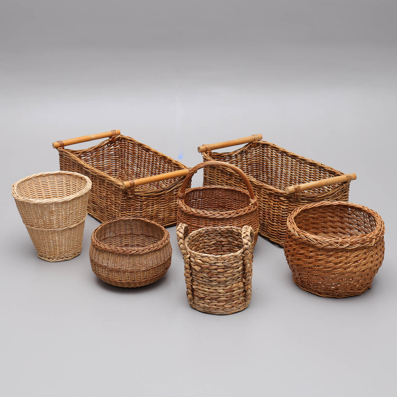 SAMMELKÖRBE, geflochten, 7 Stück.