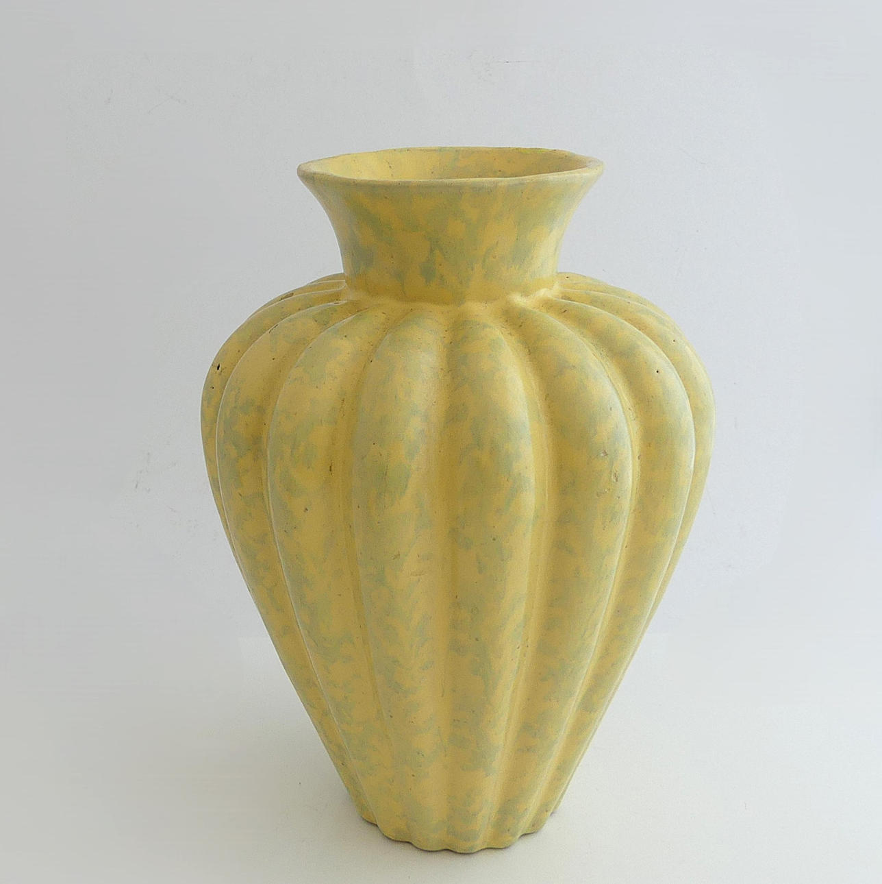 KLYFTVAS, Glory Swedish Ceramics.