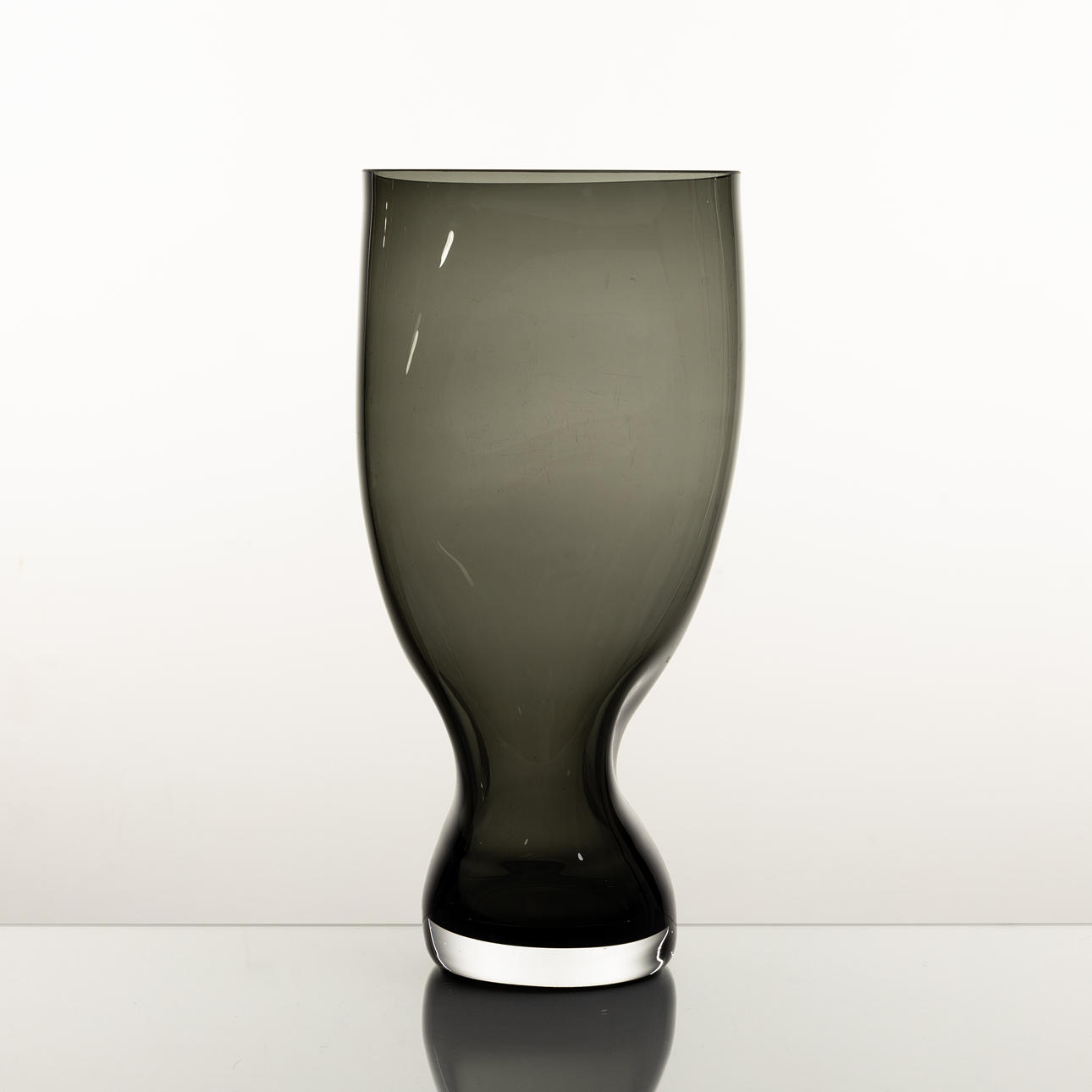 LENA BERGSTRÖM. Vas, "Squeeze", Orrefors, stämplad märkning.