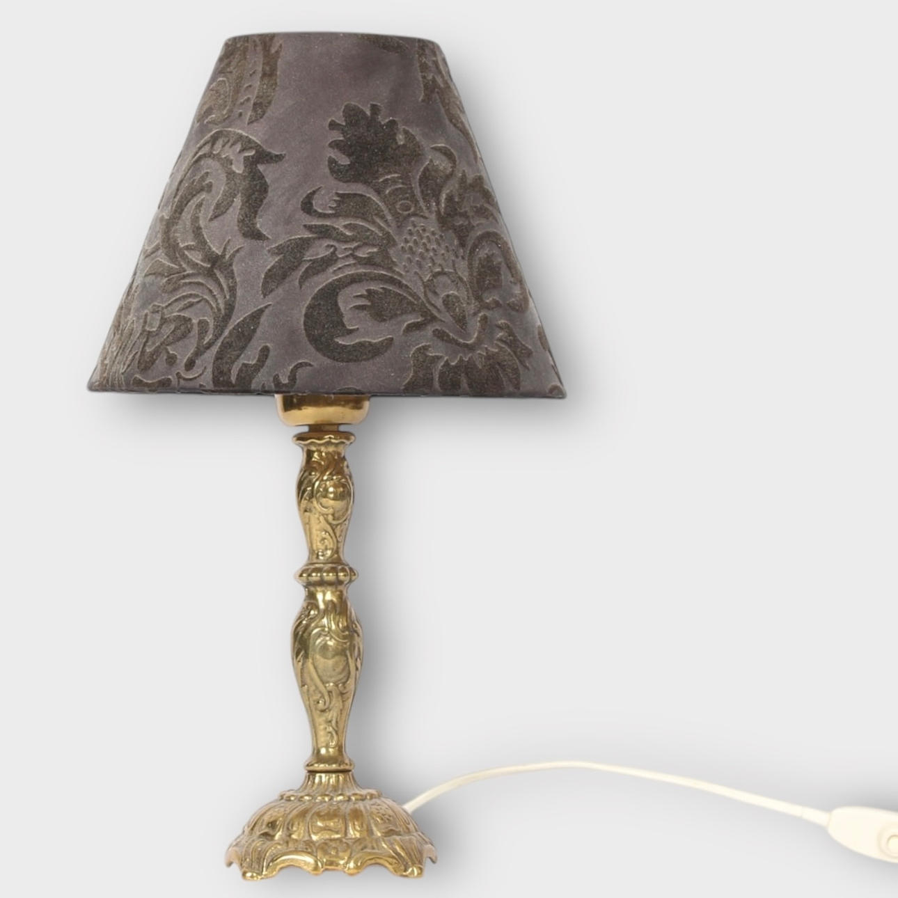 TABLE LAMP. Brass. 20th century.