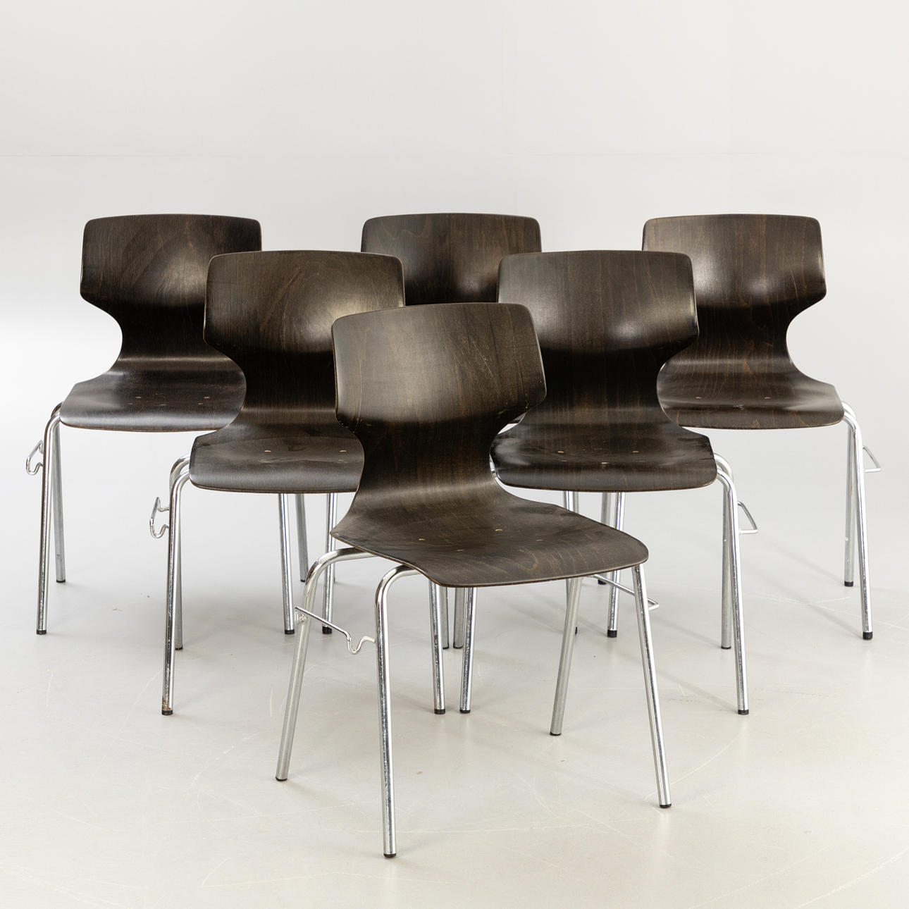 Flute Lotto 6 Pagholz stacking chairs.