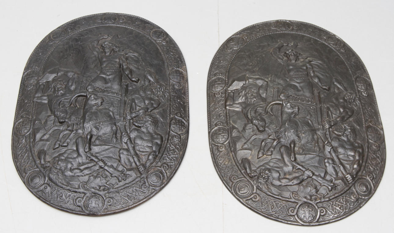 SKÖLDAR, ett par, gjutjärn, 1800/1900-tal.