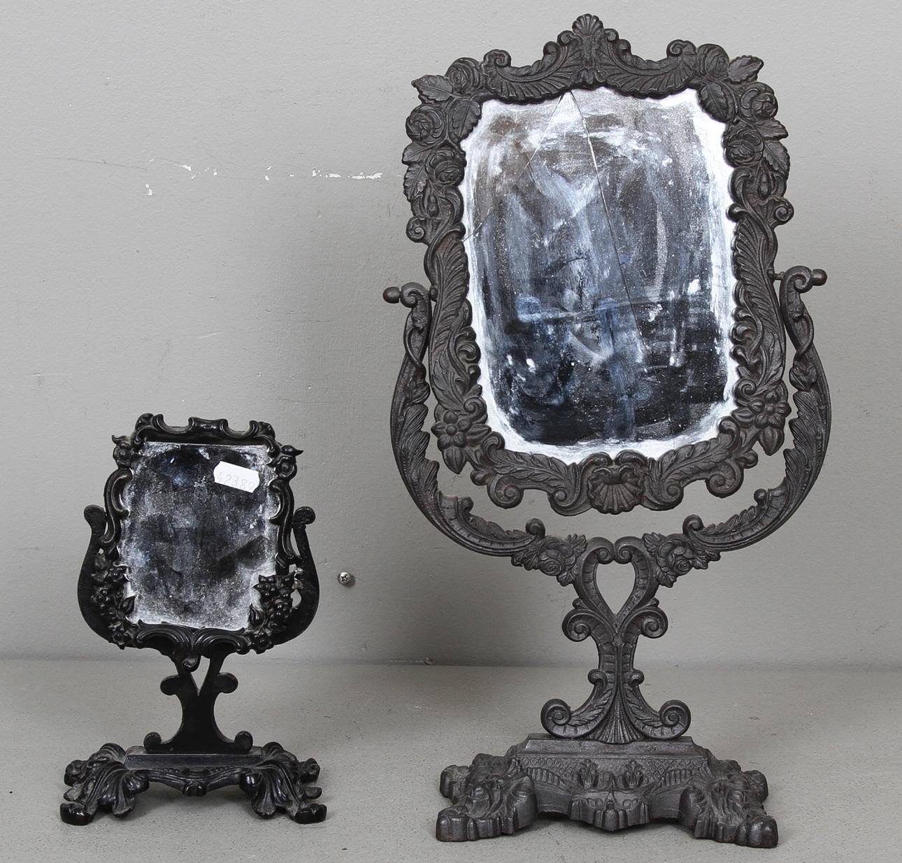 SPEGLAR, 2 st, gjutjärn, nyrokoko,1800/1900-tal.