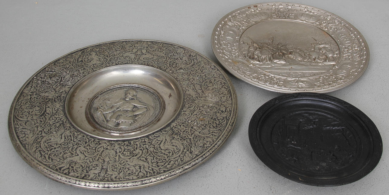 VÄGGRELIEFER, 3 st, gjutjärn, Husqvarna.