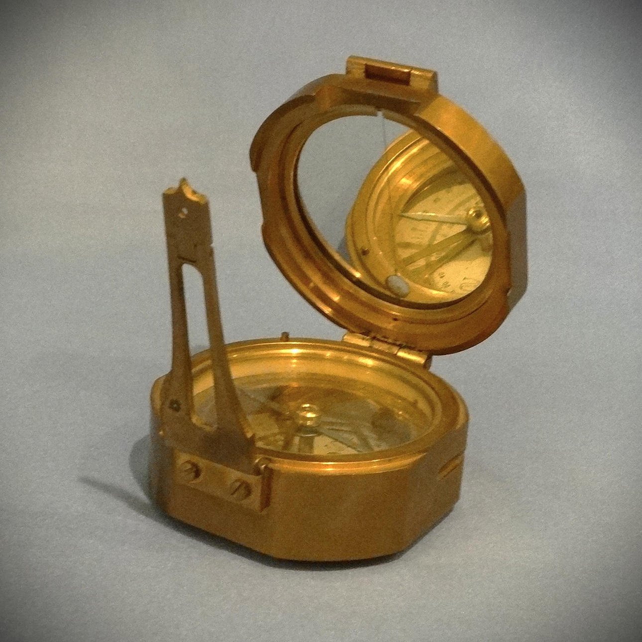 ANTIQUE SHIP COMPASS, brass, around 1900.