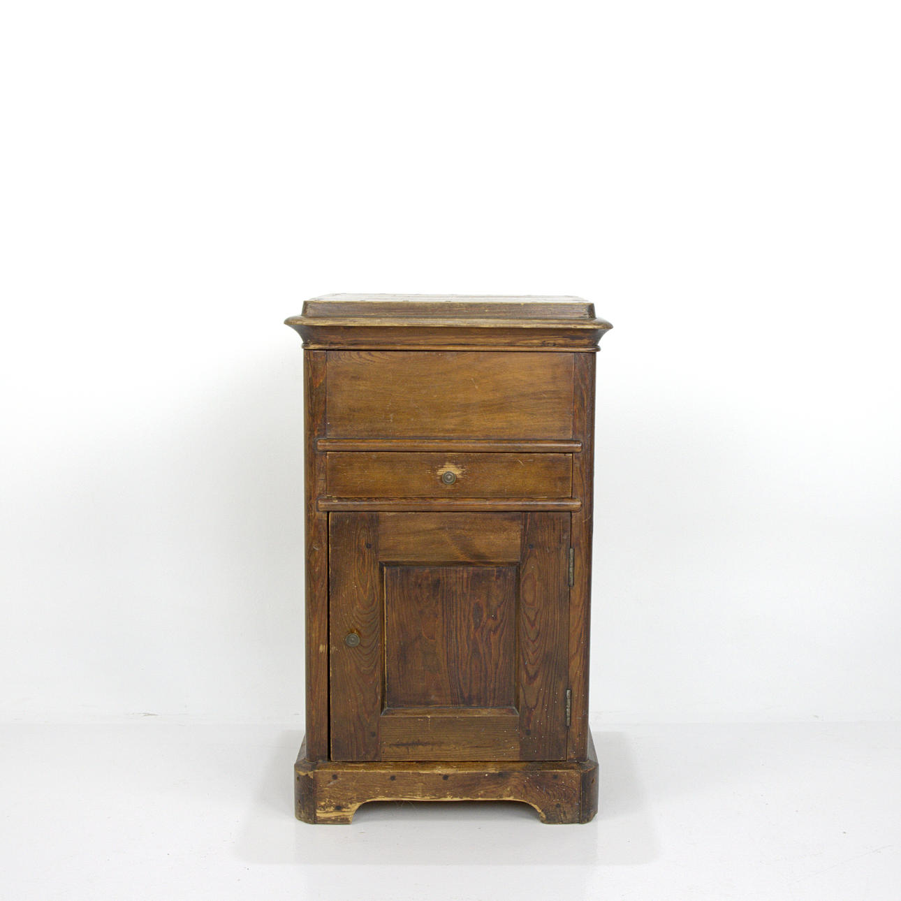 LAVOAR alt POTTSKÅP, mörkbetsat trä, tidigt 1900-tal.