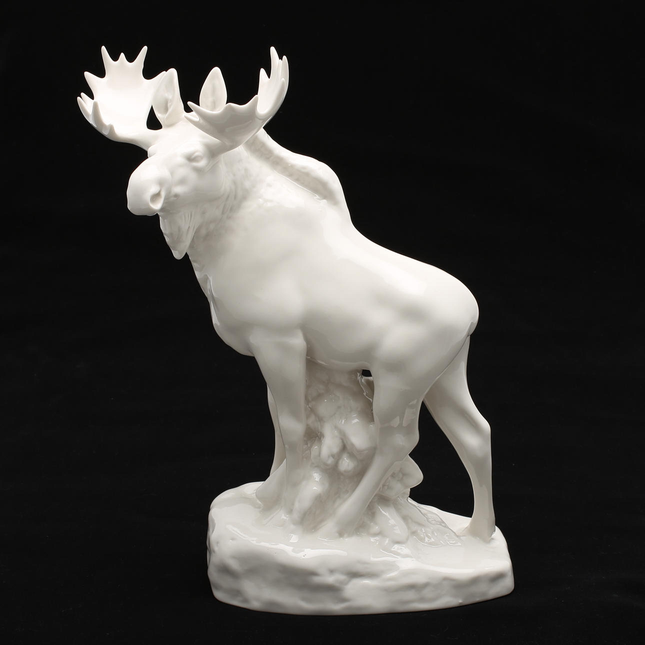 FIGURIN, porslin, älg, Lomonosov, Ryssland.