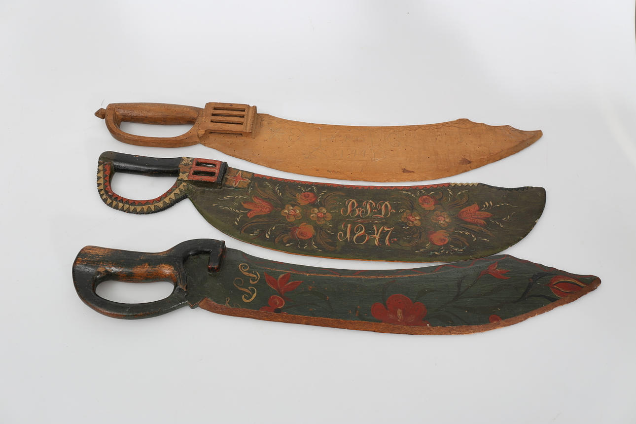 SKÄKTETRÄ, 3 stycken, 1800-tal.