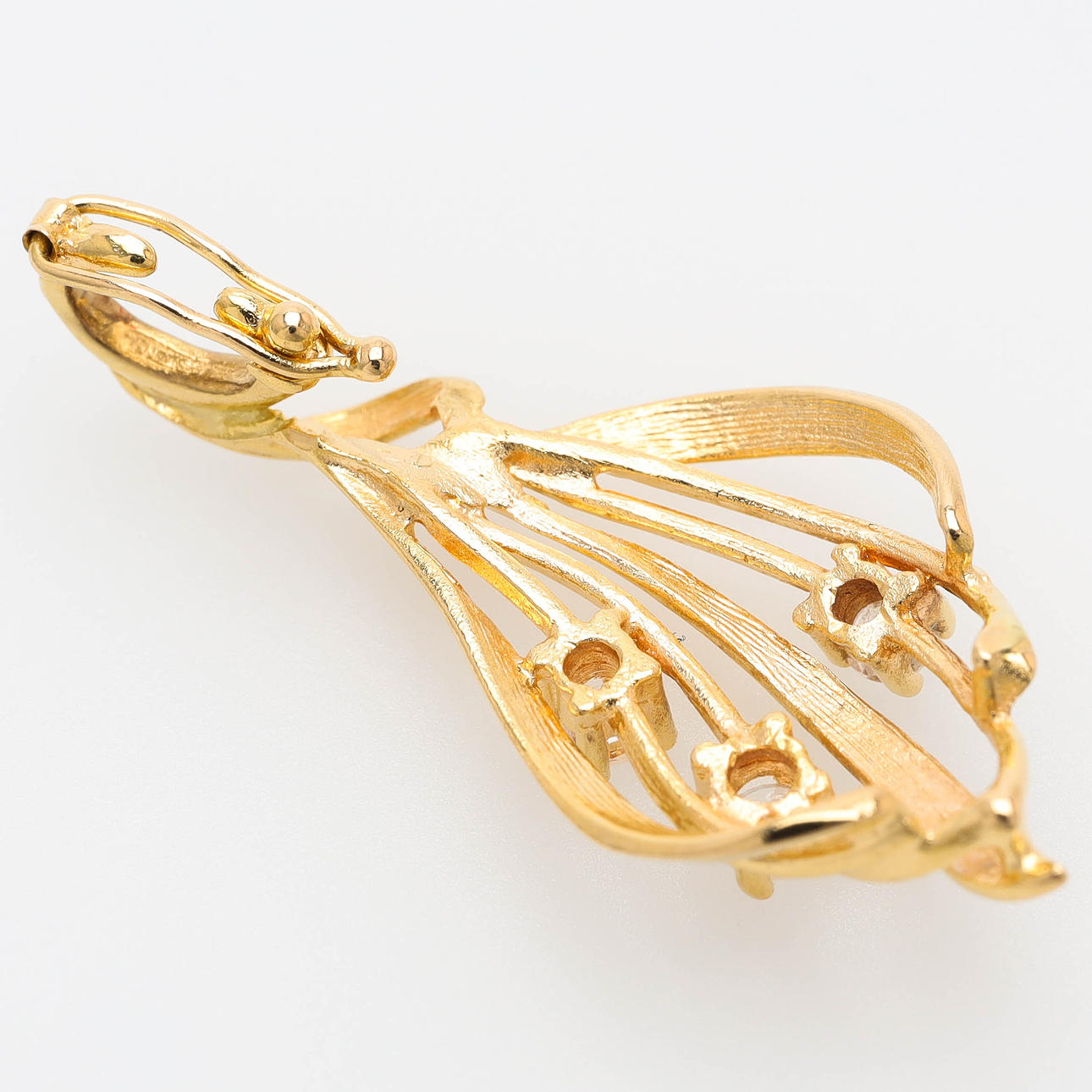 A PENDANT, 18K gold, openable loop. Jewellery & Gemstones - Brooches ...