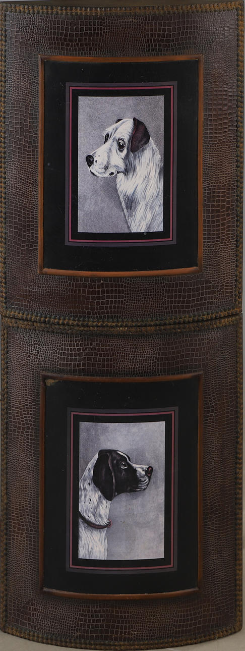 TAVLOR, 2 stycken tryck med hundar.