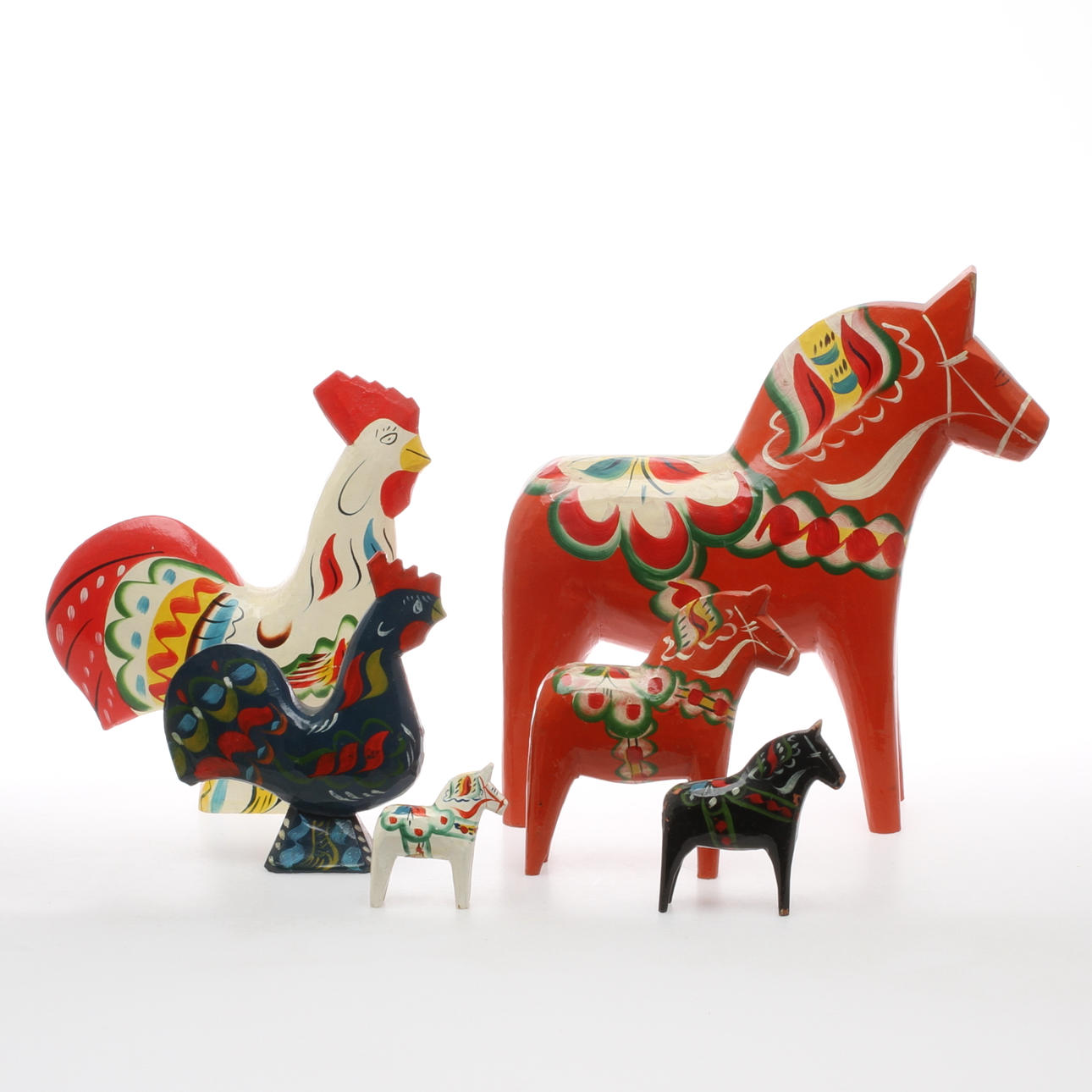 DALAHÄSTAR, 4 st, DALATUPPAR, 2 st, skuret och bemålat trä, 1900-tal.